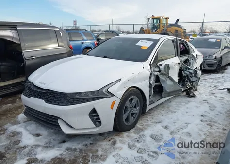 2022 Kia K5 Lxs z USA, uszkodzony, nr VIN 5XXG14J26NG108017